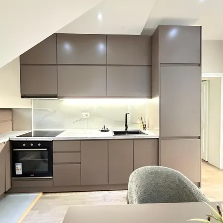Lokas Cozy Тирана